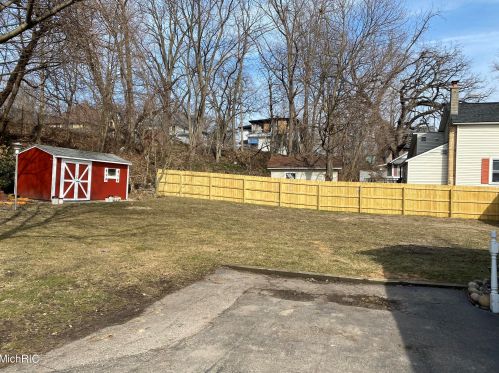 1140 Park St, Kalamazoo MI 49007-3487 exterior