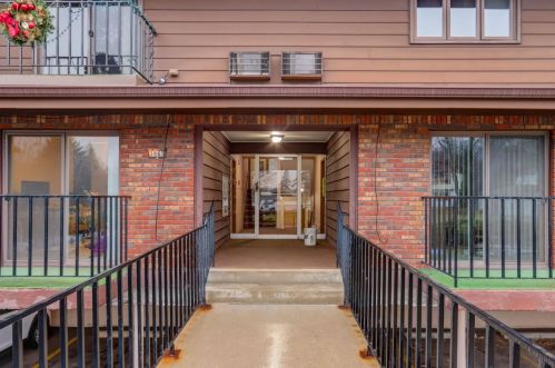 3965 84th St, Milwaukee, WI 53228-2341