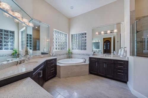 5934 Hammock Is Cir, Naples FL 34119-4649 exterior