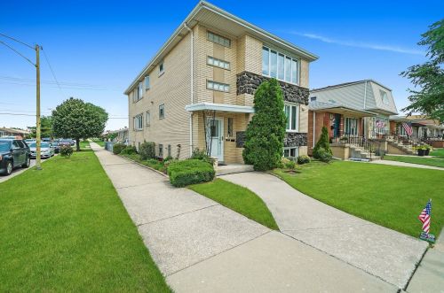 6724 63rd St, Chicago IL 60638-4004 exterior