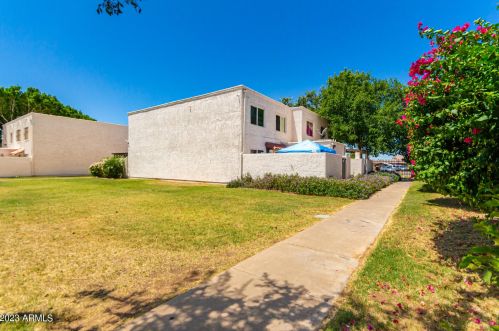 5256 42nd Pkwy, Phoenix, AZ 85019-2408