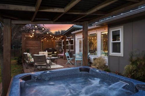 2409 Comburg Castle Way, Austin TX 78748-5259 exterior