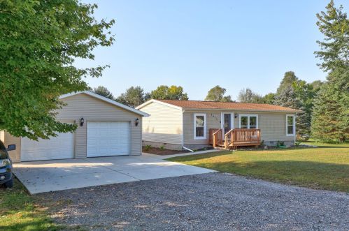 5515 Buell Rd, Vassar, MI 48768-9613