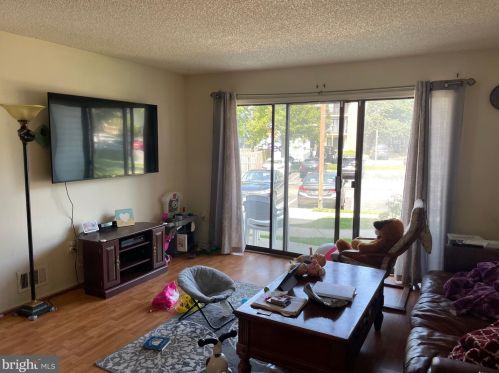 14 Kite Ct, Trenton NJ  08648-2637 exterior