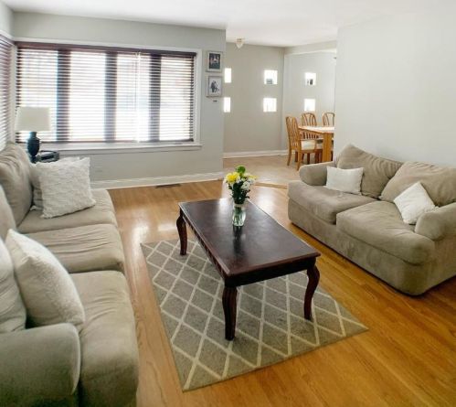 8639 Tripp Ave, Chicago IL 60652-2247 exterior