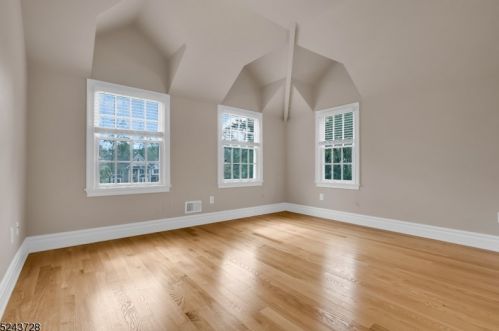 2 Caruso Ct, Bridgewater NJ 08807-2149 exterior