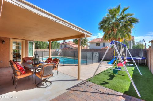 4331 Amberwood Dr, Phoenix AZ 85045-4209 exterior