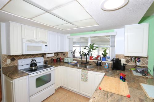 727 Calmoso Dr, Fort Pierce FL 34983-2208 exterior