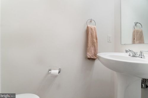 679 Walnut St, Hanover PA 17331-2050 exterior