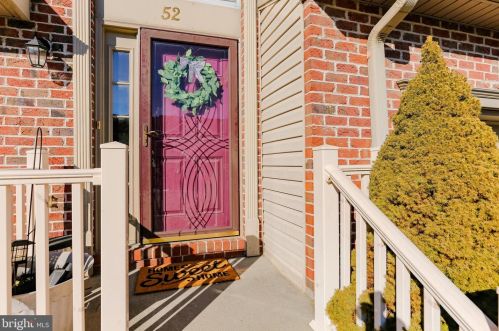 52 Sara Ln, Hanover, PA 17331-8670