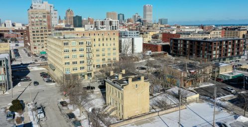 408 3rd St, Milwaukee WI  53203-3002 exterior