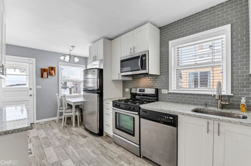 7337 Palatine Ave, Chicago IL 60631-1950 exterior