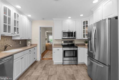 5806 Tudor Ln, Rockville MD 20852-2852 exterior