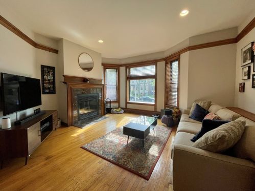 4731 Kenmore Ave, Chicago, IL 60640-5094