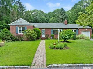 31 Cold Spring Hills Rd, Hunt, NY 11743-5105