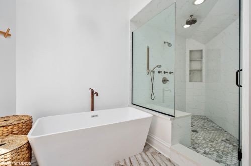 1733 Hoyne Ave, Chicago IL 60647-5541 exterior