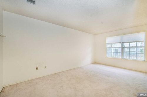 1382 York St, Mahwah NJ  07430-3265 exterior