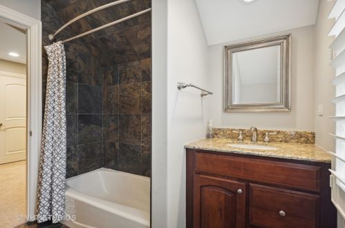 832 Colfax Ave, Elmhurst IL 60126-4535 exterior