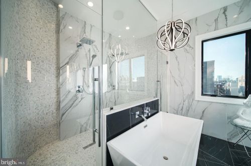 722 Broad St, Philadelphia PA 19146-3119 exterior