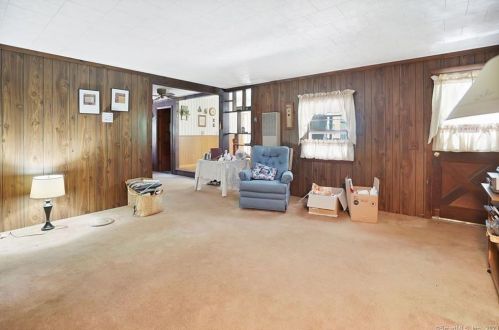 2 Tanglewood Ave, Enfield CT 06082-2622 exterior