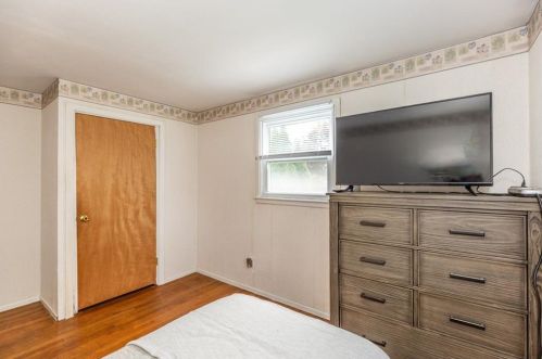 228 Grandview Ave, Woonsocket RI 02895-2752 exterior