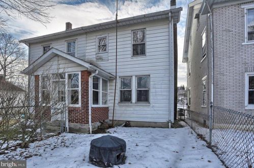 134 Cherry St, Slatington PA 18080-2005 exterior