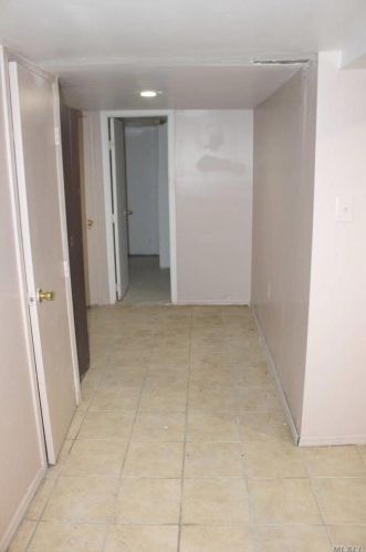 39 Waldinger St, Valley Stream NY 11580-3806 exterior