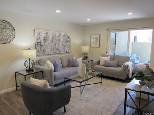 15561 Boleyn Cir, Tustin CA 92780-4215 exterior