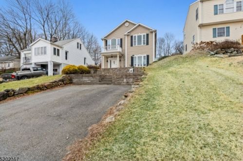 35 Shore Rd, Hopatcong, NJ 07843-1328