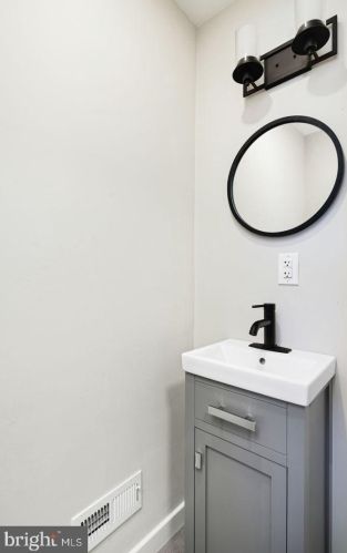 1039 51 St, Philadelphia PA 19143-4213 exterior