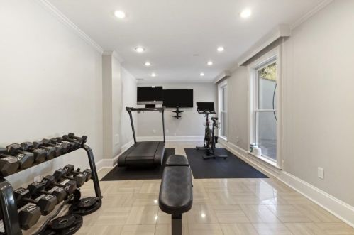 5625 Cross Gate Dr, Atlanta GA 30327-4815 exterior