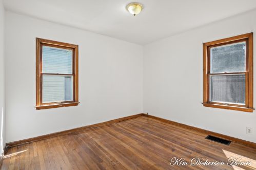 987 Allen Ave, Meskegon MI 49442-3264 exterior