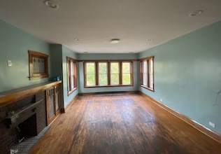 5013 George St, Chicago, IL 60641-5022