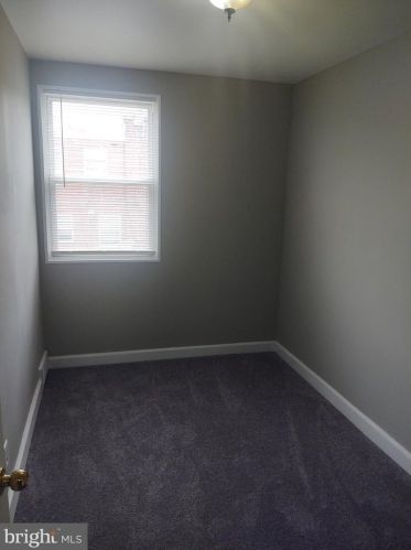 6658 Erdrick St, Philadelphia PA 19135-1604 exterior