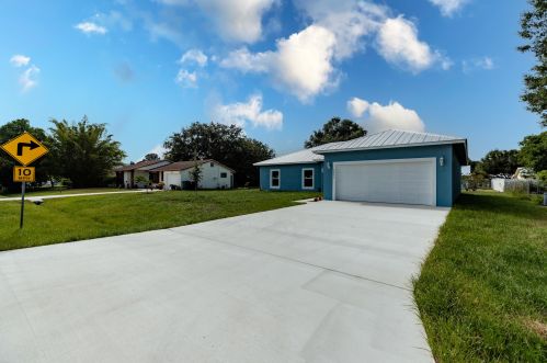 2491 Trail Ave, Fort Pierce, FL 34952-6867
