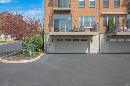 221 Mishawaka Ave, Mishawaka IN 46545-6015 exterior