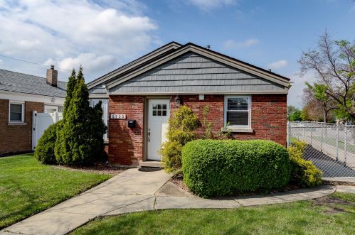 6500 61st St, Chicago, IL 60638-4144