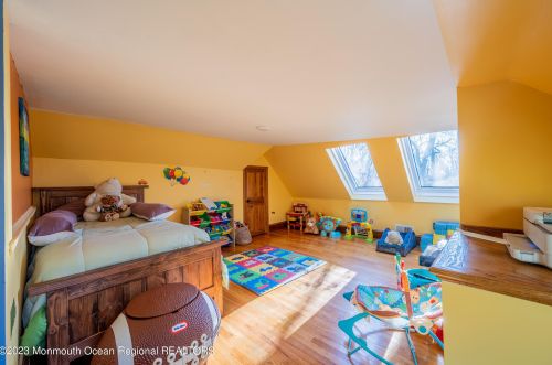 15 Hartshorne Pl, Middletown NJ  07748-2520 exterior