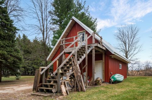 2911 Viebahn St, Manitowoc WI 54220-9742 exterior