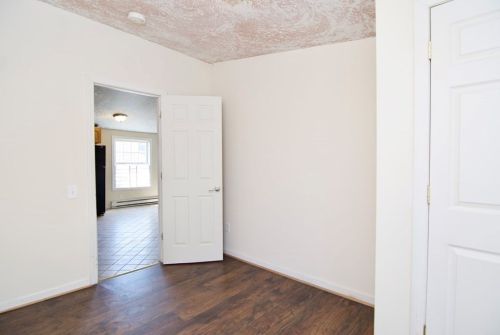 85 Acushnet Ave, Springfield MA 01105-2216 exterior