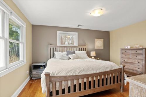 26 Falcon Dr, Seymour CT 06483-2355 exterior