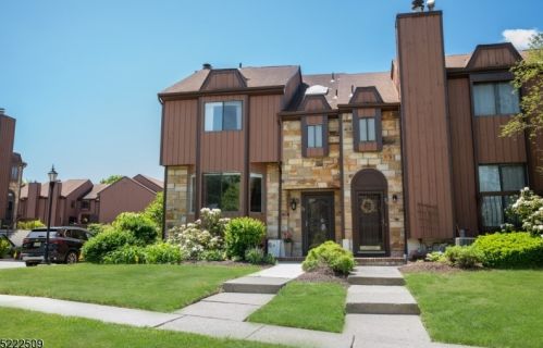 79 Nottingham Sq, Hackettstown, NJ 07840-4225