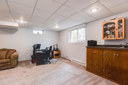 8221 Cleadis Ave, South Saint Paul MN 55076-3321 exterior