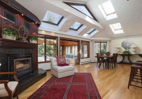 360 Lee St, Brookline, MA 02445-5916