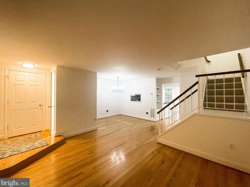 7425 Duddington Dr, Alexandria VA  22315-3847 exterior