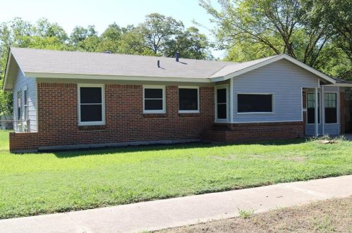 107 Moody St, Burleson, TX 76028-3856