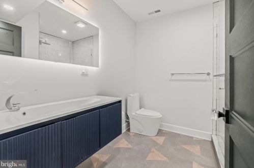 1155 18th St, Philadelphia PA  19146-3052 exterior