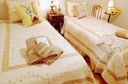 225 Mora Dr, Green Valley AZ 85614-4318 exterior