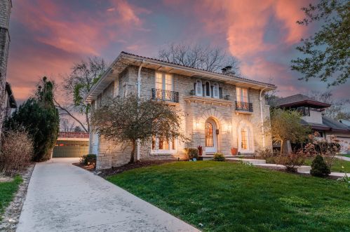 7237 Wisconsin Ave, Milwaukee, WI 53213-3613