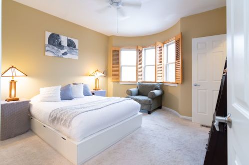 723 Blackhawk St, Chicago IL 60610-1170 exterior